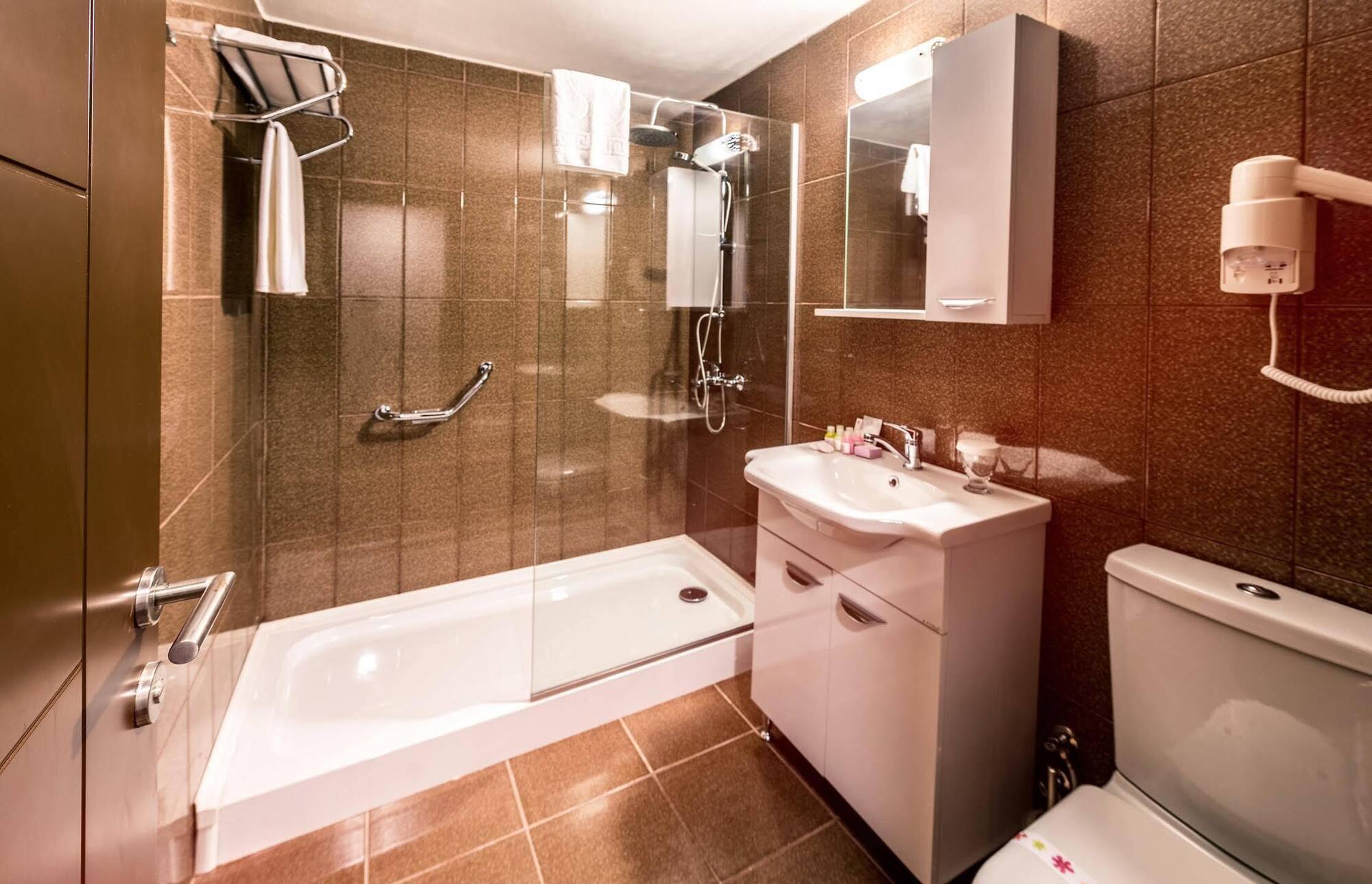 Oscar Park Hotel Next To Antic City Salamis ファマグスタ エクステリア 写真