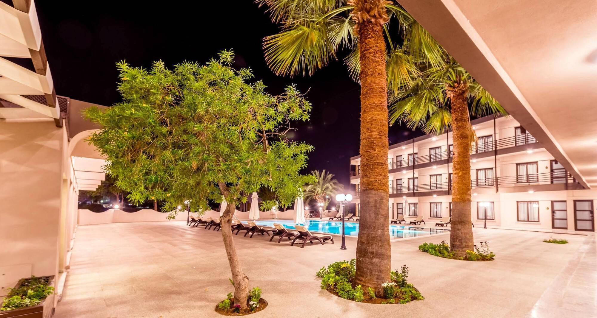 Oscar Park Hotel Next To Antic City Salamis ファマグスタ エクステリア 写真
