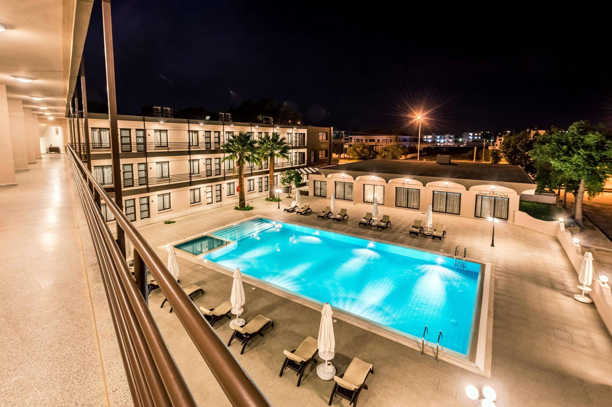 Oscar Park Hotel Next To Antic City Salamis ファマグスタ エクステリア 写真