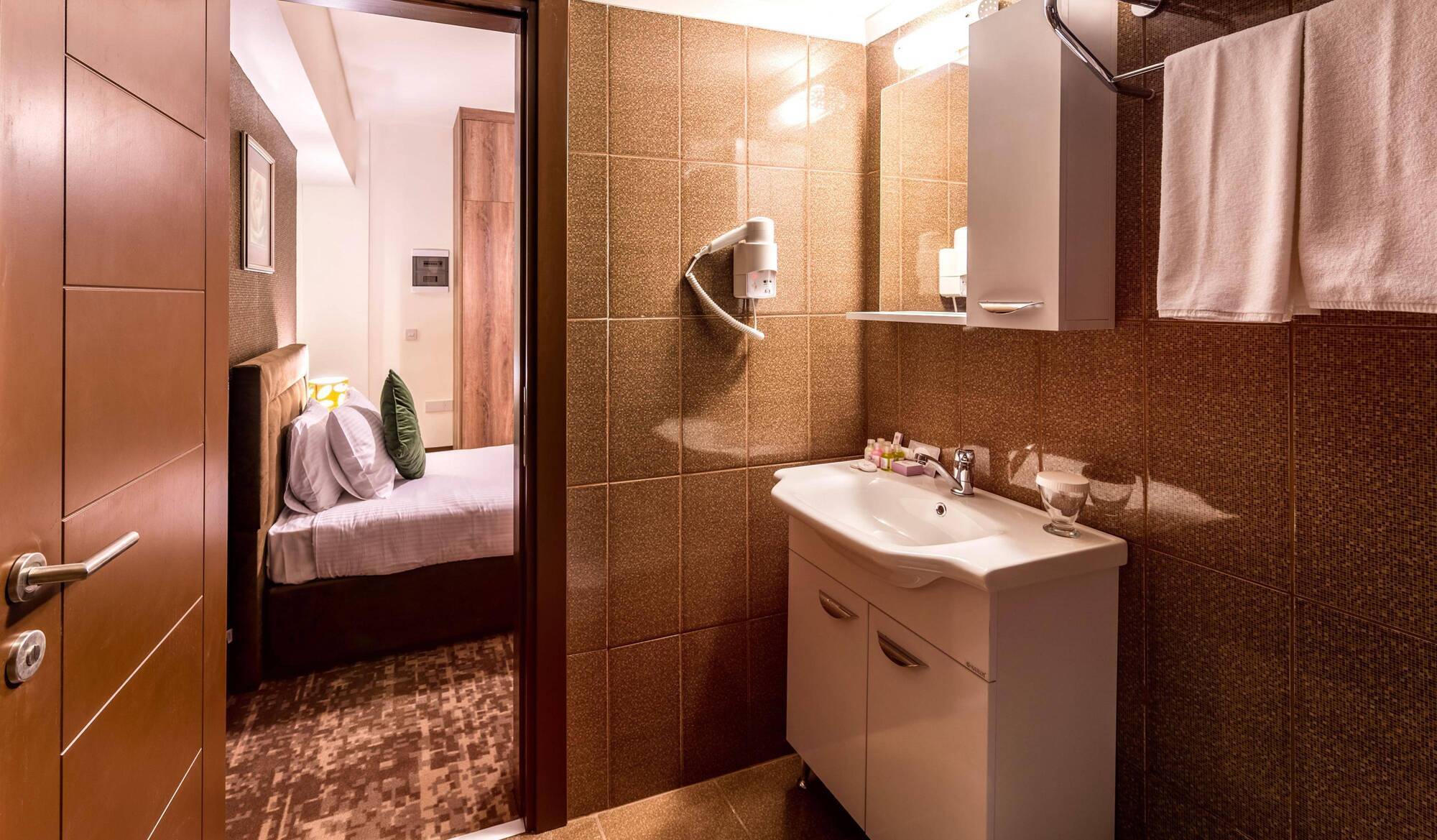 Oscar Park Hotel Next To Antic City Salamis ファマグスタ エクステリア 写真